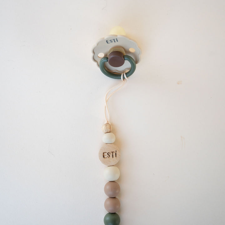 FRIGG Daisy Latex Pacifier & Matching JBØRN Clip Set Acorn Size 1 (0-6 months) - Personalisable Baby Products Sold and Personalised by JustBørn