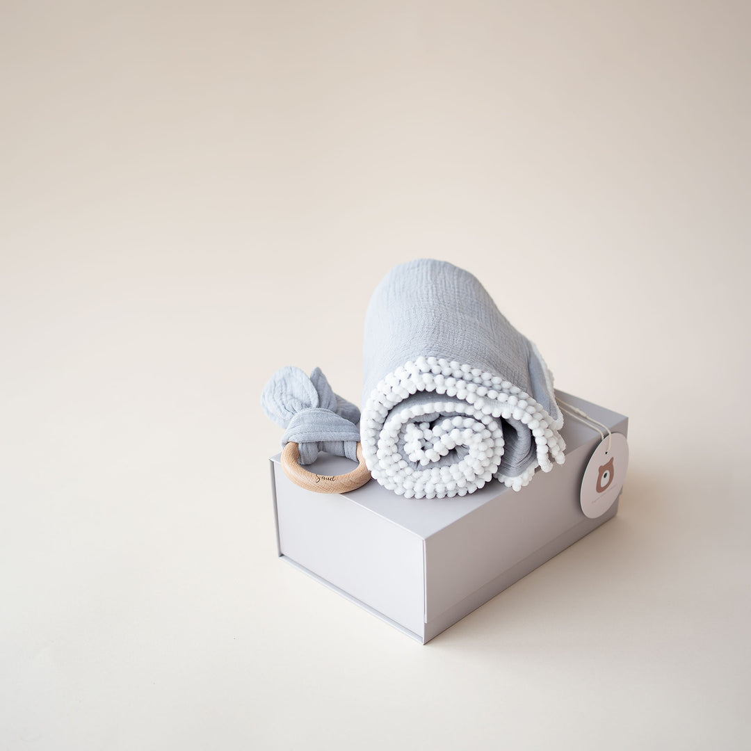 JBØRN Muslin Blanket & Wooden Teether Set | Organic Cotton Baby Swaddle - Personalisable Baby Products Sold and Personalised by JustBørn