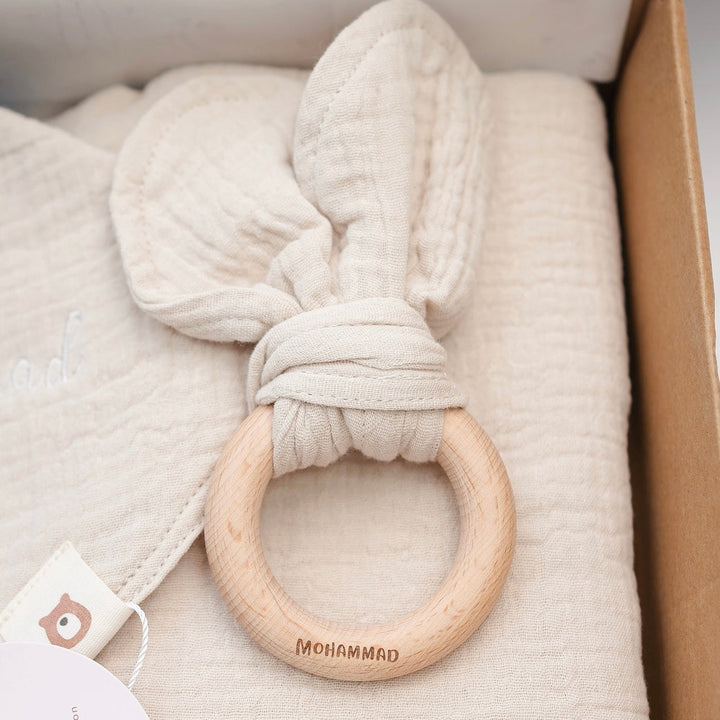 JBØRN Muslin Blanket & Wooden Teether Set | Organic Cotton Baby Swaddle - Personalisable Baby Products Sold and Personalised by JustBørn