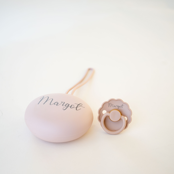 FRIGG Latex Pacifier & Matching JBØRN Holder Pod Daisy Rose Gold & Blush Pod Size 1 (0-6 months) - Personalisable Baby Products Sold and Personalised by JustBørn